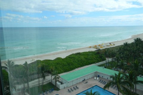 Condo in Miami Beach, Florida  № 1944091 - photo 12