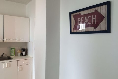 Condo in Miami Beach, Florida  № 1944091 - photo 24