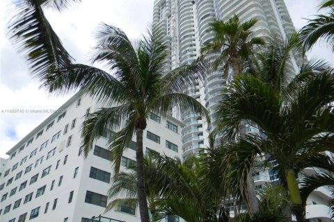 Condo in Miami Beach, Florida  № 1944091 - photo 11