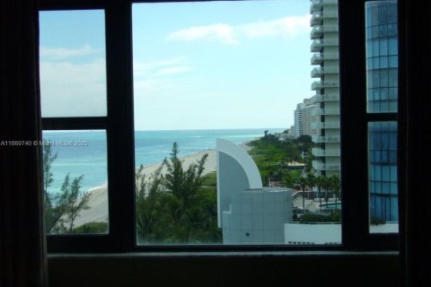 Condo in Miami Beach, Florida  № 1944091 - photo 19