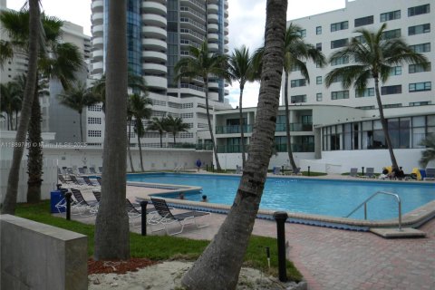 Condo in Miami Beach, Florida  № 1944091 - photo 10