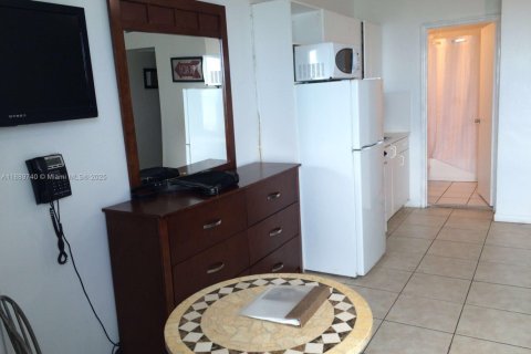 Condo in Miami Beach, Florida  № 1944091 - photo 8
