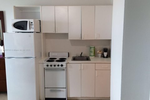 Condo in Miami Beach, Florida  № 1944091 - photo 27