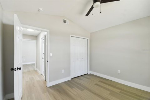 House in Davenport, Florida 3 bedrooms, 130.34 sq.m. № 1631834 - photo 22
