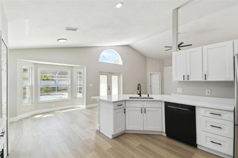 House in Davenport, Florida 3 bedrooms, 130.34 sq.m. № 1631834 - photo 11