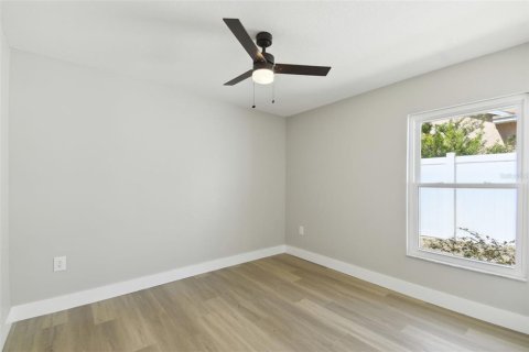House in Davenport, Florida 3 bedrooms, 130.34 sq.m. № 1631834 - photo 17