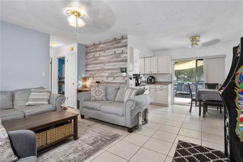 Casa en venta en Orlando, Florida, 3 dormitorios, 96.43 m2 № 1916290 - foto 3