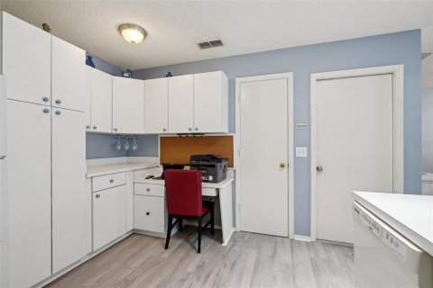 House in The Villages, Florida 2 bedrooms, 104.14 sq.m. № 1898947 - photo 16