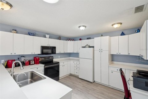 House in The Villages, Florida 2 bedrooms, 104.14 sq.m. № 1898947 - photo 14