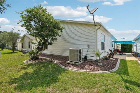 House in The Villages, Florida 2 bedrooms, 104.14 sq.m. № 1898947 - photo 28