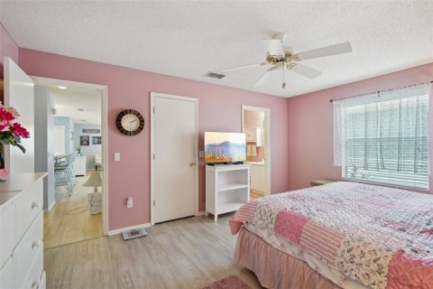House in The Villages, Florida 2 bedrooms, 104.14 sq.m. № 1898947 - photo 18