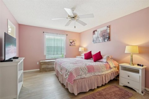 House in The Villages, Florida 2 bedrooms, 104.14 sq.m. № 1898947 - photo 17