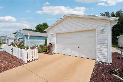 House in The Villages, Florida 2 bedrooms, 104.14 sq.m. № 1898947 - photo 4