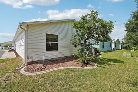 House in The Villages, Florida 2 bedrooms, 104.14 sq.m. № 1898947 - photo 30