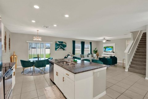 House in Plant City, Florida 5 bedrooms, 313.92 sq.m. № 2410089 - photo 15