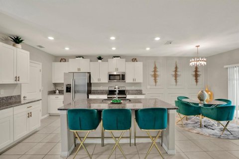 House in Plant City, Florida 5 bedrooms, 313.92 sq.m. № 2410089 - photo 12