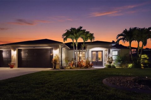 House in Rotonda, Florida 3 bedrooms, 188.41 sq.m. № 2120097 - photo 2