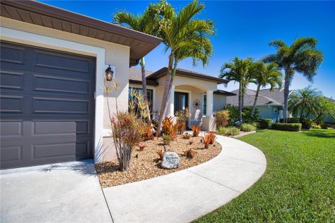 House in Rotonda, Florida 3 bedrooms, 188.41 sq.m. № 2120097 - photo 8