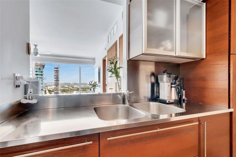 Condo in Miami Beach, Florida, 1 bedroom  № 2052959 - photo 6