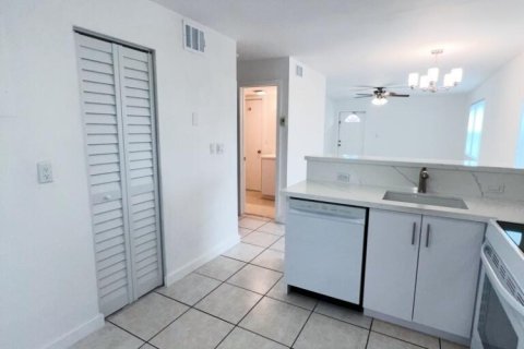 Copropriété à louer à Davie, Floride: 2 chambres, 92.9 m2 № 2285867 - photo 5