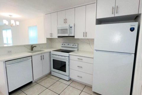 Copropriété à louer à Davie, Floride: 2 chambres, 92.9 m2 № 2285867 - photo 3