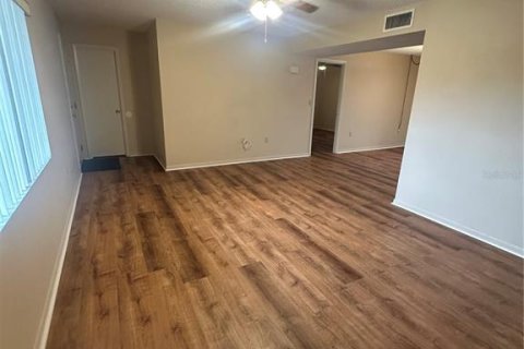 Condominio en venta en Lakeland, Florida, 1 dormitorio, 86.21 m2 № 1565084 - foto 3