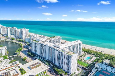Condominio en alquiler en Miami Beach, Florida, 70.61 m2 № 2059680 - foto 17