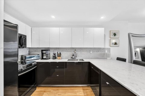 Condominio en alquiler en Miami Beach, Florida, 70.61 m2 № 2059680 - foto 8
