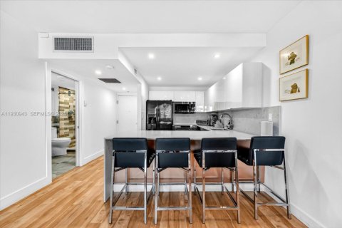 Condominio en alquiler en Miami Beach, Florida, 70.61 m2 № 2059680 - foto 11
