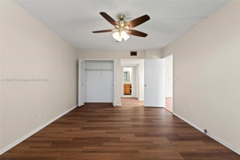 Condo in Pompano Beach, Florida, 1 bedroom  № 1799243 - photo 14