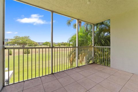 Condo in Pompano Beach, Florida, 1 bedroom  № 1799243 - photo 11