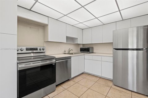 Condo in Pompano Beach, Florida, 1 bedroom  № 1799243 - photo 6