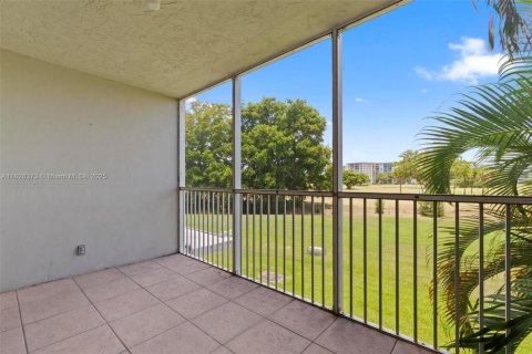 Condo in Pompano Beach, Florida, 1 bedroom  № 1799243 - photo 12