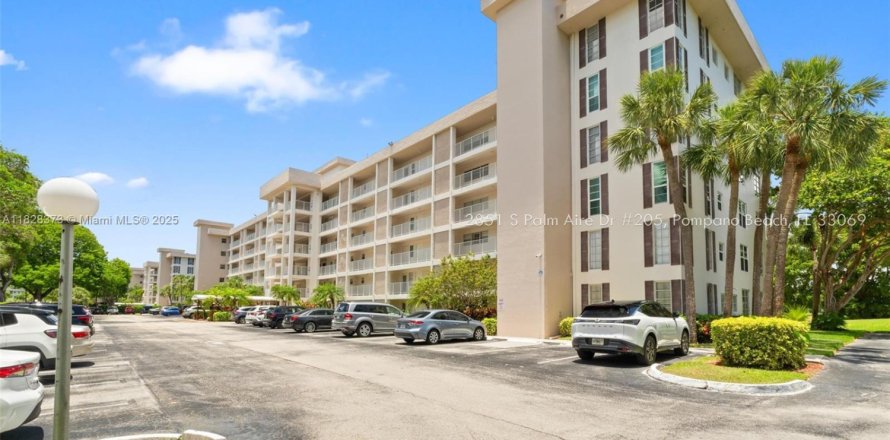 Condo in Pompano Beach, Florida, 1 bedroom № 1799243