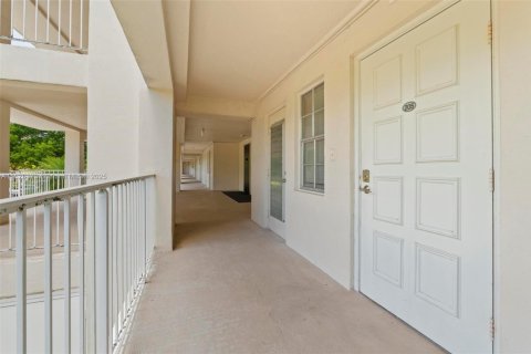 Condo in Pompano Beach, Florida, 1 bedroom  № 1799243 - photo 3