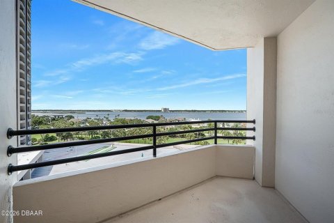 Condo in Daytona Beach, Florida, 1 bedroom № 2151102 - photo 18