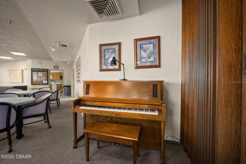 Condo in Daytona Beach, Florida, 1 bedroom № 2151102 - photo 29