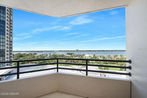 Condo in Daytona Beach, Florida, 1 bedroom № 2151102 - photo 14