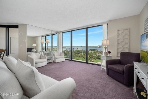 Condo in Daytona Beach, Florida, 1 bedroom № 2151102 - photo 4