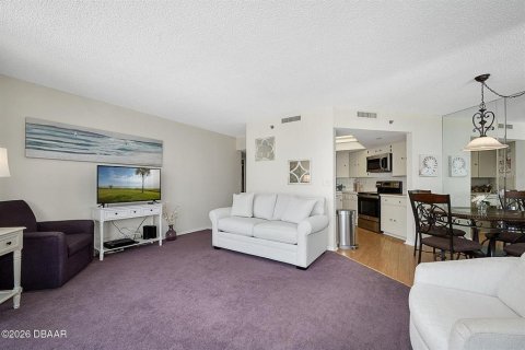Condo in Daytona Beach, Florida, 1 bedroom № 2151102 - photo 17