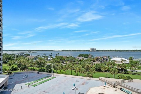 Condo in Daytona Beach, Florida, 1 bedroom № 2151102 - photo 19