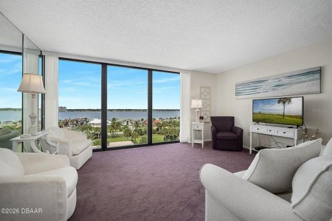 Condo in Daytona Beach, Florida, 1 bedroom № 2151102 - photo 3