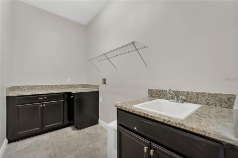 Casa en alquiler en Orlando, Florida, 4 dormitorios, 210.61 m2 № 1903161 - foto 6