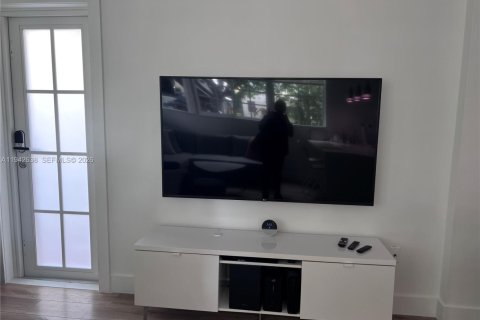 Copropriété à louer à Miami Beach, Floride: 1 chambre, 50.63 m2 № 1999210 - photo 2