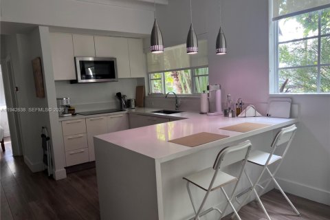 Copropriété à louer à Miami Beach, Floride: 1 chambre, 50.63 m2 № 1999210 - photo 4