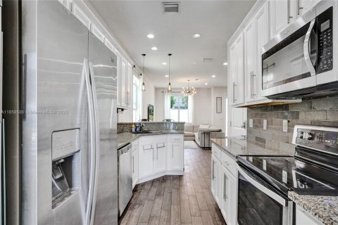 Купить таунхаус в Холливуд, Флорида 3 спальни, 145.02м2, № 2182958 - фото 16