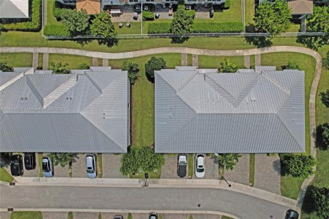 Купить таунхаус в Холливуд, Флорида 3 спальни, 145.02м2, № 2182958 - фото 4