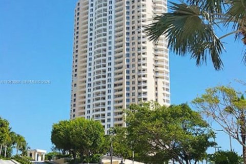Condo in Miami, Florida, 2 bedrooms  № 1997808 - photo 2