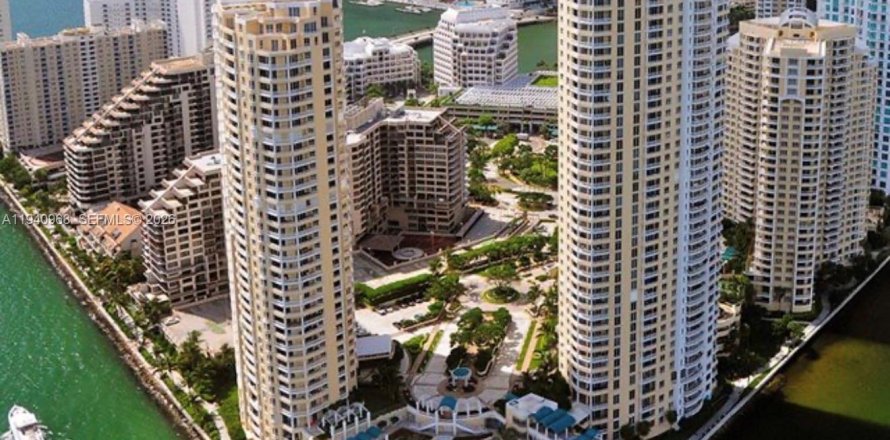 Condo in Miami, Florida, 2 bedrooms  № 1997808