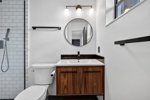 House in Miami, Florida 3 bedrooms, 128.86 sq.m. № 2013395 - photo 26